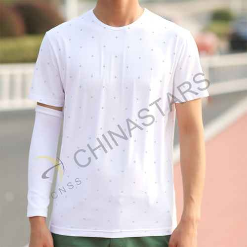 Reflective T-shirt with dot patttern